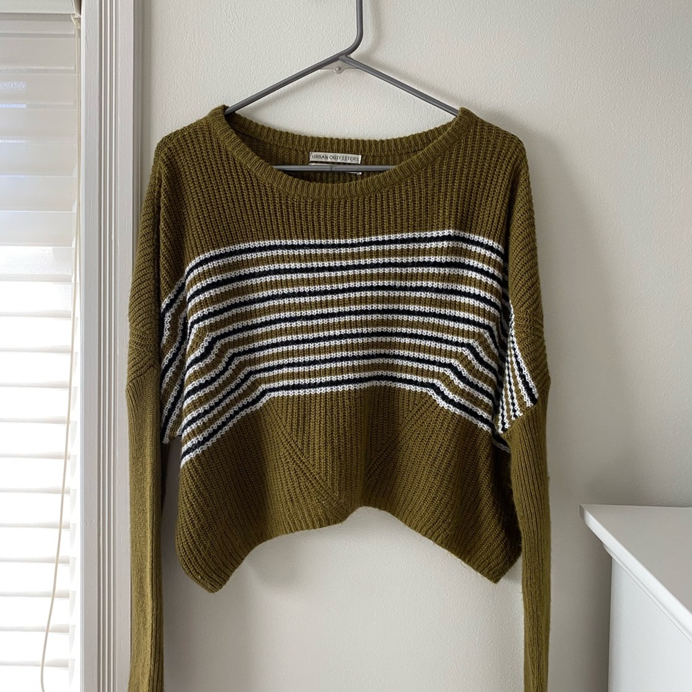 UO SWEATER